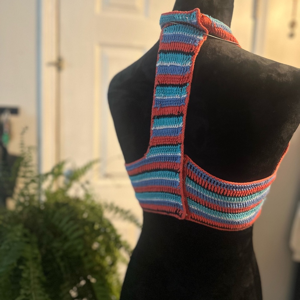 Ecote Multicolor Striped Halter Crop Top - Picture 3 of 5